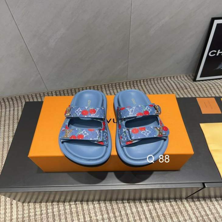 Picture of Louis Vuitton Slippers _SKULVsz35-40J0707463